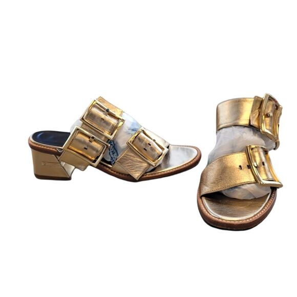 Tibi    - Picture 3 of 11